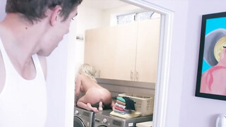 MILF pornstar toys cunt on laundry machine before fucking
