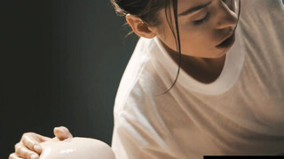 Hot masseuse brings big breasted teen to orgasm by fingering her sexy muff