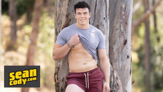 Muscular Hunk Clark Reid's Camera Masturbation