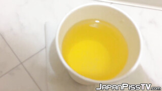 Kinky hottie from Japan keeps track of how much she can pee