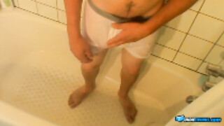 Twink Grant Hiller Spiced Up His Bath Time Stroking His Meat