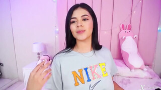 #brunette #prretygirl #prettylook #cantando #sensual #athletic #latin #sweetsmile