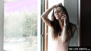 Slim brunette Kira Zen strips nude & rubs her snatch