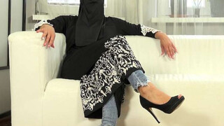 Angry realtor fucks niqab hoe