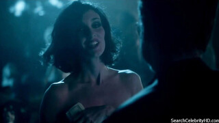 Brunette With Big Tits Gives An Amazing Public Striptease