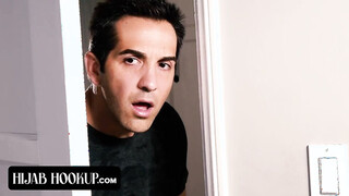 Horny Pervert Peeps On Beautiful Babe Babe In Hijab Vanessa Vox