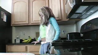 Sexy Kelli outdoor booty & tits