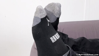 Inked hunk Drew strips & showcases his size 12 feet