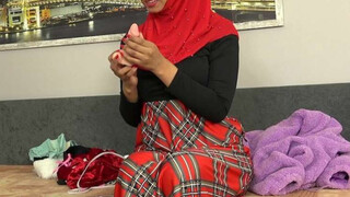 Babe in niqab loves anal fuck