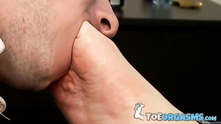 Adorable twink Ethan OReilly assfucking drilled by jock Mike Roberts