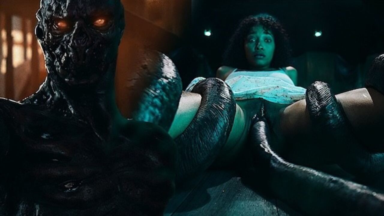 Black Hottie With Big Tits Rough Fuck With Alien Monster.