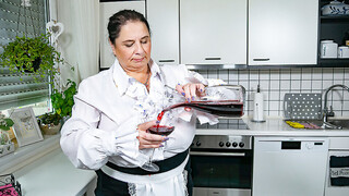 Huge breasted mature bitch playing with her muff in the kitchen