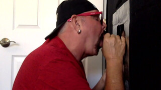Florida Guy Tries Gloryhole