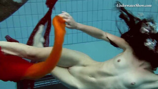 Fedorchuk & Rachinska babes nude underwater lezzies