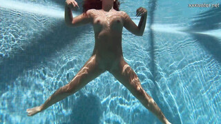 Thick girl Puzan Bruhova swimming pleasure