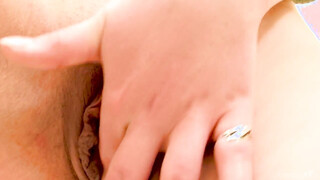 Young Sexy Chick Alana Grinds Her Clit While Showering!