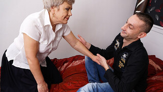 Horny gilf doing her toy boy