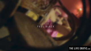 Emily J stimulates her beaver with a pearl necklace