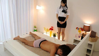Nozomi Aiuchi screwed by her massage client