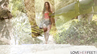 Eliza wants Cum on Her Feet