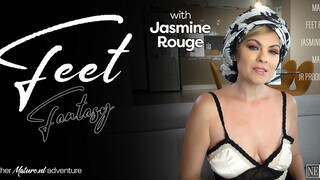 Sexy MILF Jasmine Rouge shows her gorgeous feet