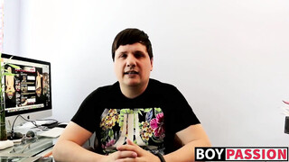 Hung & horny twinks love celebrating in style