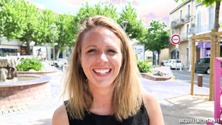 Julie, 30 years old, executive secretary in Lyon!