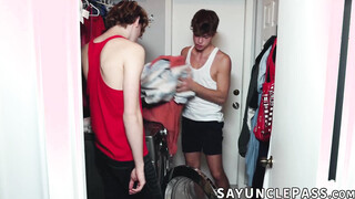 Jordi Thick freeuses Skylar Finchh & Oliver Carter as he please