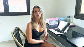 Milena, 40, secretary photographer!