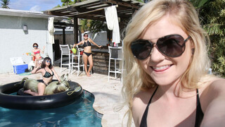 Nude tanning leads to cunt eating foursome