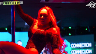 The sexy blonde goes to a men's club in the city of São Paulo a stripteaser.