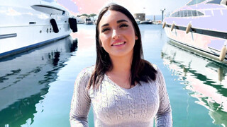 Sarah, 21, hostess on a yacht in Saint-Tropez!