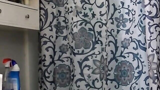 Thick amateur guy blows bushy dick & receives a big load