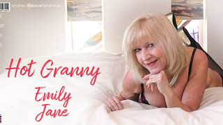 Sexy British Gilf Emily Jane plays with herself in bed