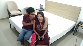 Horny Indian Bhabhi Sexy Sex With University Boy In Hotel