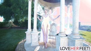 Goddess Kyaa Chimera Gets A Stunning Foot Licking