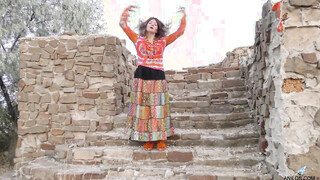 Seductive MILF Pleasuring Her Unshaved Quim Outdoor