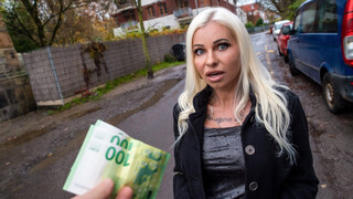 I'm attracted to blonde Stepmoms & I bumped into Suzi Grande on the streets