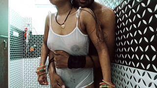 Indian Bhabhi ki Zordaar Bathroom Mai Chudai In Hindi Audio