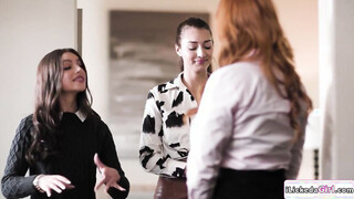 Lesbian staffs Double penetration fuck big breasted milf client