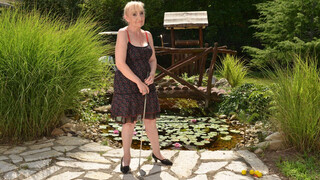 Grandma learns new moves from golf instructor