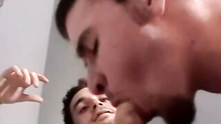 Gay amateurs in threeway jack off while cocks are sucked