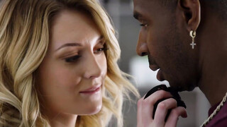 Real Estate Agent Tries New Cookies & Meat to Seal the Deal