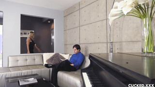 Cuckold watches from up close as Kenzie Taylor gets screwed