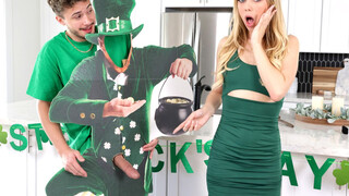 Teen stepsis Braylin Bailey pranked by big cock step sibling but he got stuck