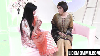 Aaliyah Yasin seduces her stepmommy Sahara Knite into MUTUAL ORAL