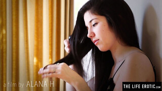 Ravishing Margot B strips to finger her trimmed snatch