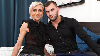 Sexy Milf blowing her stud & gets screwed hard