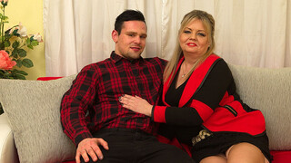 Horny lad is drilling mature lady's bushy vagina