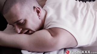 I have no idea how Axel Abysse can fit such a thick dildo from Yoshi Kawasaki